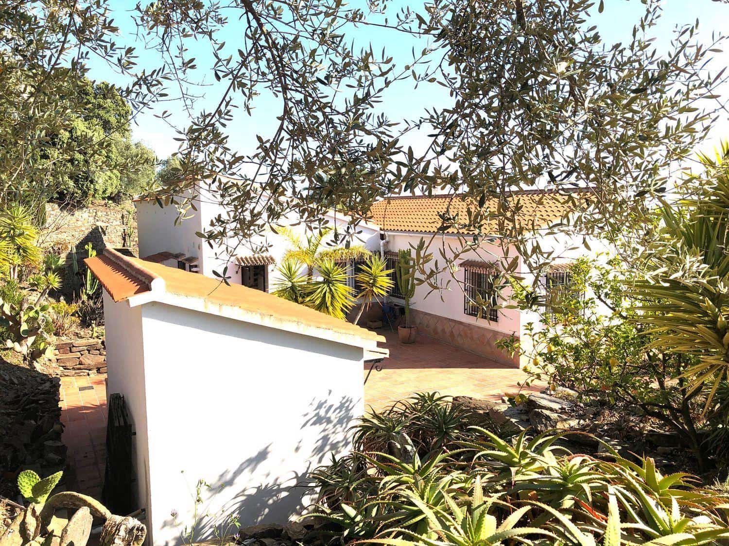 3 soveværelse Villa til salg i Sayalonga med swimmingpool - € 1.200.000 (Ref: 5926861)