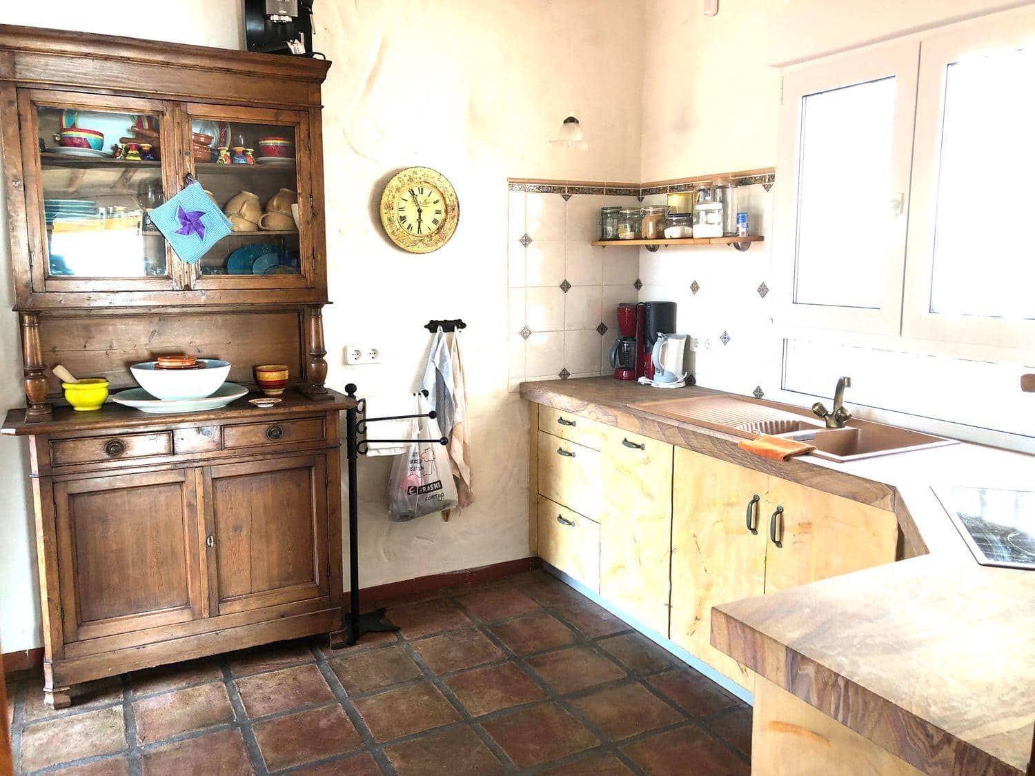 3 soveværelse Villa til salg i Sayalonga med swimmingpool - € 1.200.000 (Ref: 5926861)