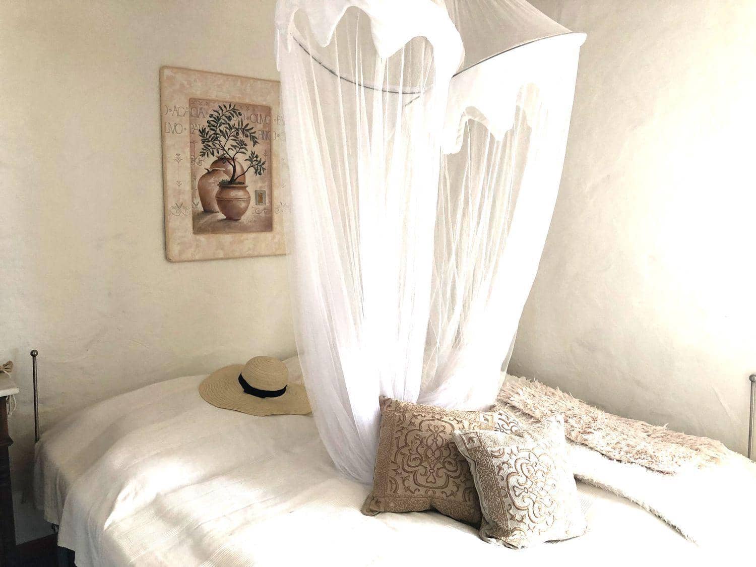 3 soveværelse Villa til salg i Sayalonga med swimmingpool - € 1.200.000 (Ref: 5926861)