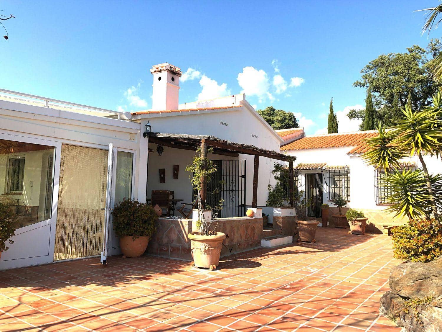 3 soveværelse Villa til salg i Sayalonga med swimmingpool - € 1.200.000 (Ref: 5926861)