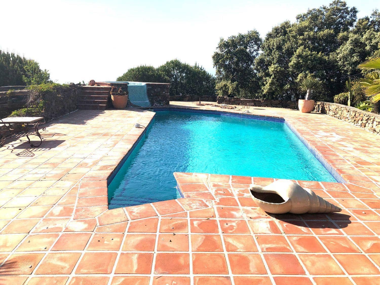 3 soveværelse Villa til salg i Sayalonga med swimmingpool - € 1.200.000 (Ref: 5926861)