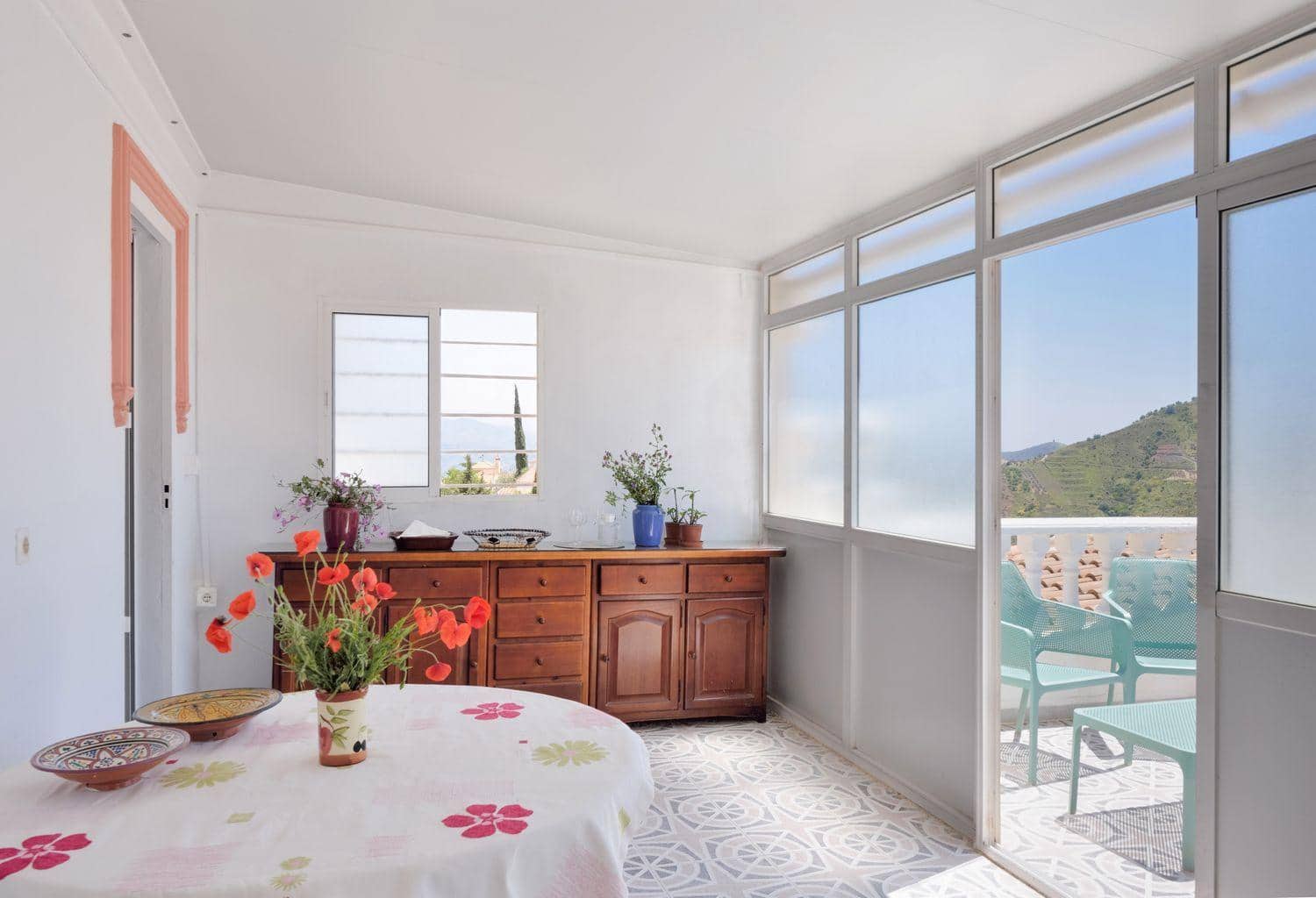 Chalet de 3 habitaciones en Viñuela en venta con piscina - 349.000 € (Ref: 8296602)