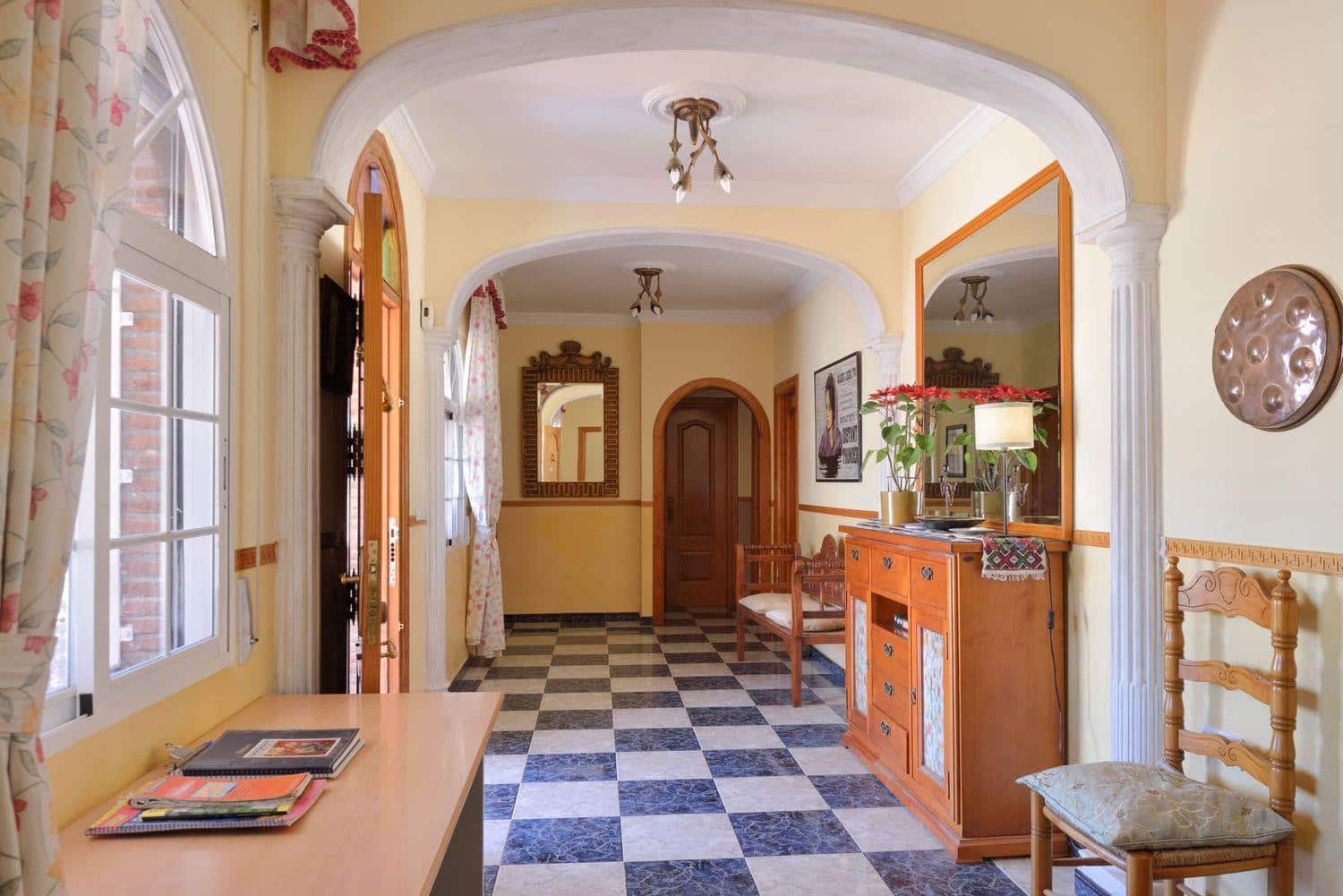 Chalet de 3 habitaciones en Viñuela en venta con piscina - 349.000 € (Ref: 8296602)