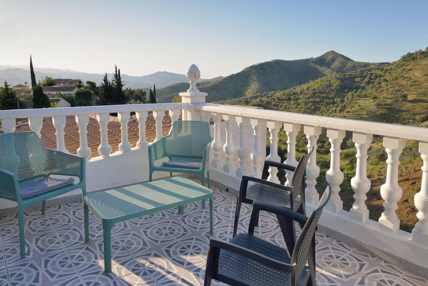 Chalet de 3 habitaciones en Viñuela en venta con piscina - 349.000 € (Ref: 8296602)