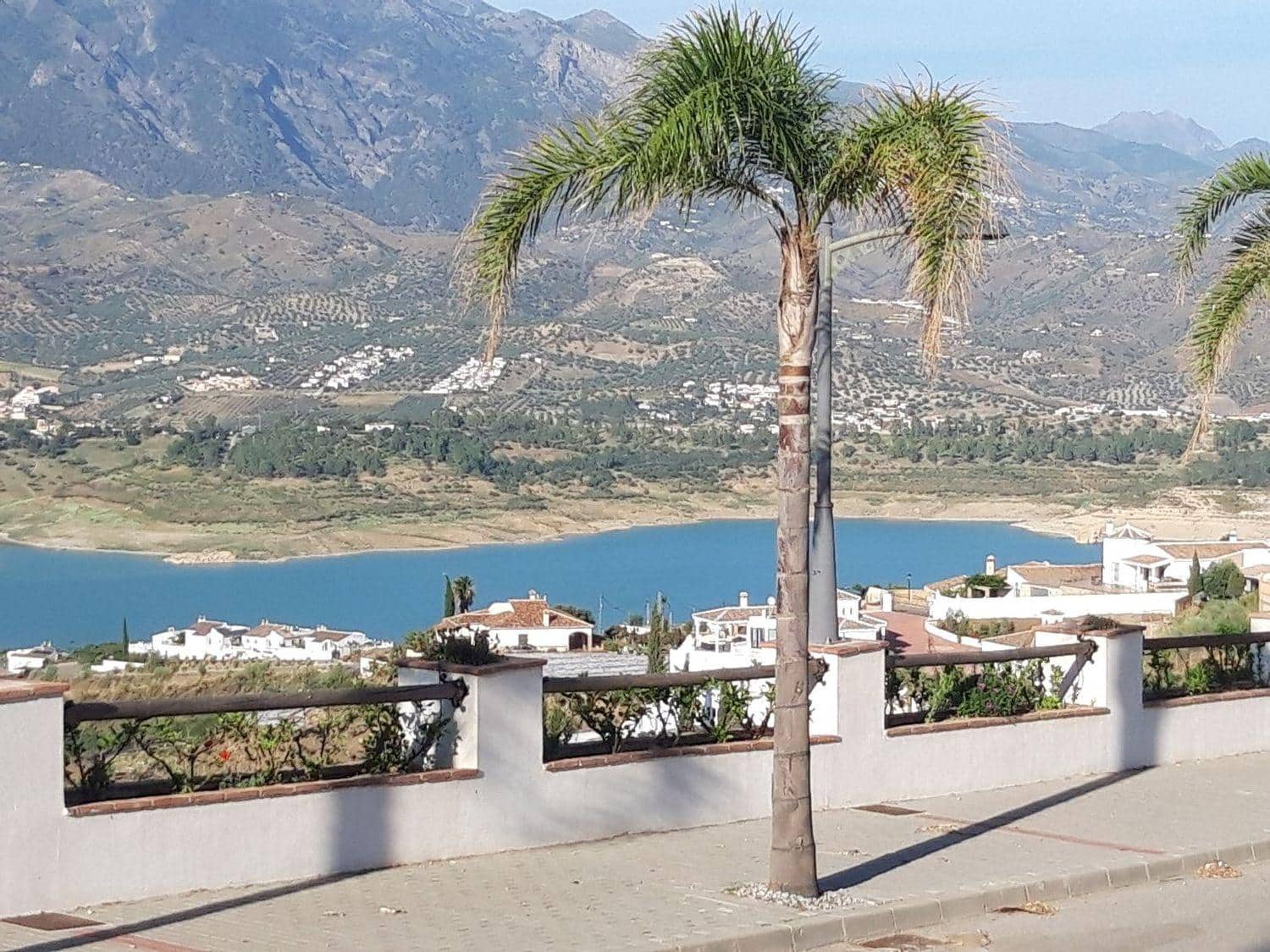 Chalet de 3 habitaciones en Viñuela en venta con piscina - 349.000 € (Ref: 8296602)