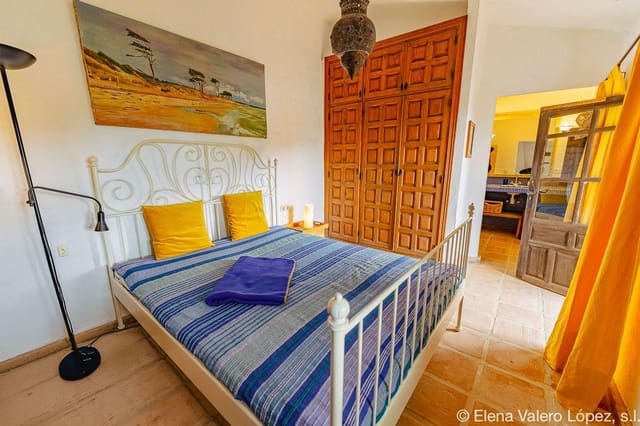 4 slaapkamer Finca/Landhuis te koop in Alcaucín met zwembad - € 600.000 (Ref: 9474066)