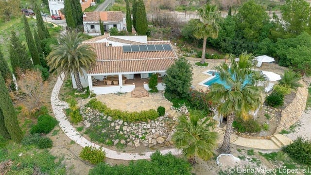 4 chambre Finca/Maison de Campagne à vendre à Alcaucín avec piscine - 600 000 € (Ref: 9474066)