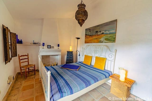 Finca/Casa Rural de 4 habitaciones en Alcaucín en venta con piscina - 575.000 € (Ref: 9474066)