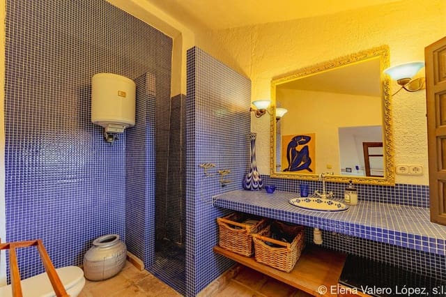 Finca/Casa Rural de 4 habitaciones en Alcaucín en venta con piscina - 575.000 € (Ref: 9474066)