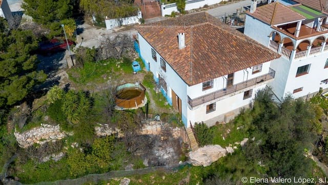 4 soveværelse Finca/Landehus til salg i Comares med swimmingpool - € 460.000 (Ref: 9747007)