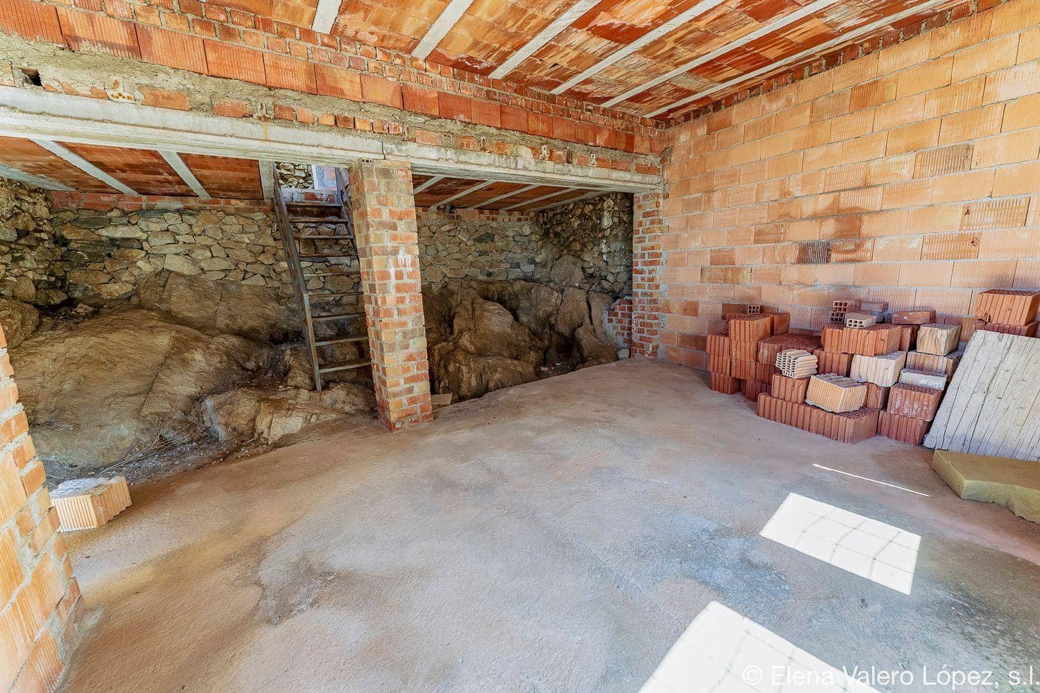 Finca/Herregård til salgs i Sedella - € 50 000 (Ref: 9962397)