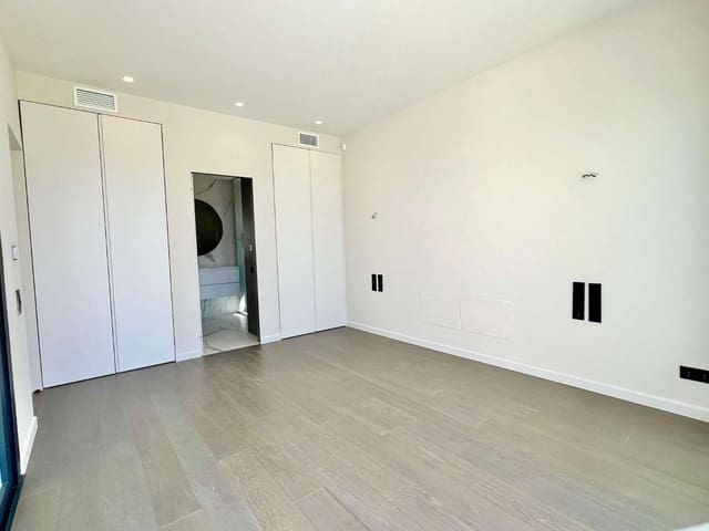 6 bedroom Villa for sale in Marbella with pool - € 3,899,000 (Ref: 8881357)