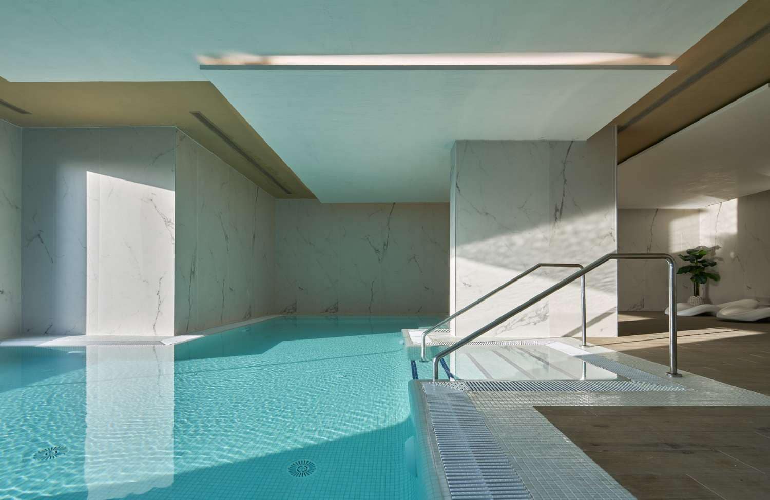 2 Zimmer Penthouse zu verkaufen in Estepona - 521.000 € (Ref: 8883959)