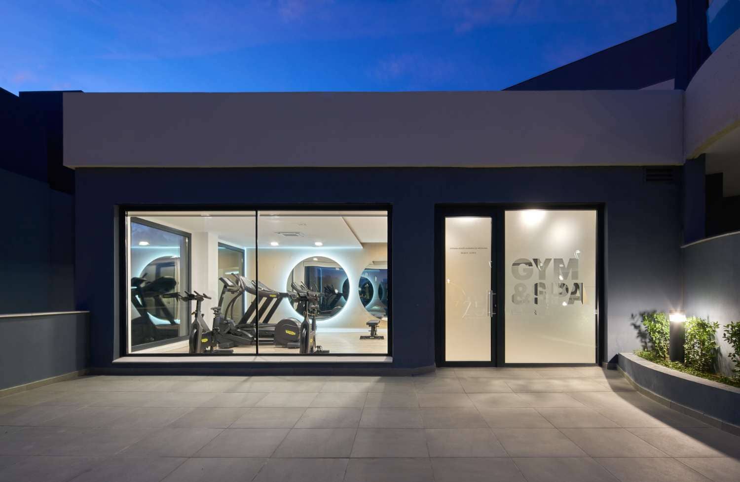 2 Zimmer Penthouse zu verkaufen in Estepona - 521.000 € (Ref: 8883959)