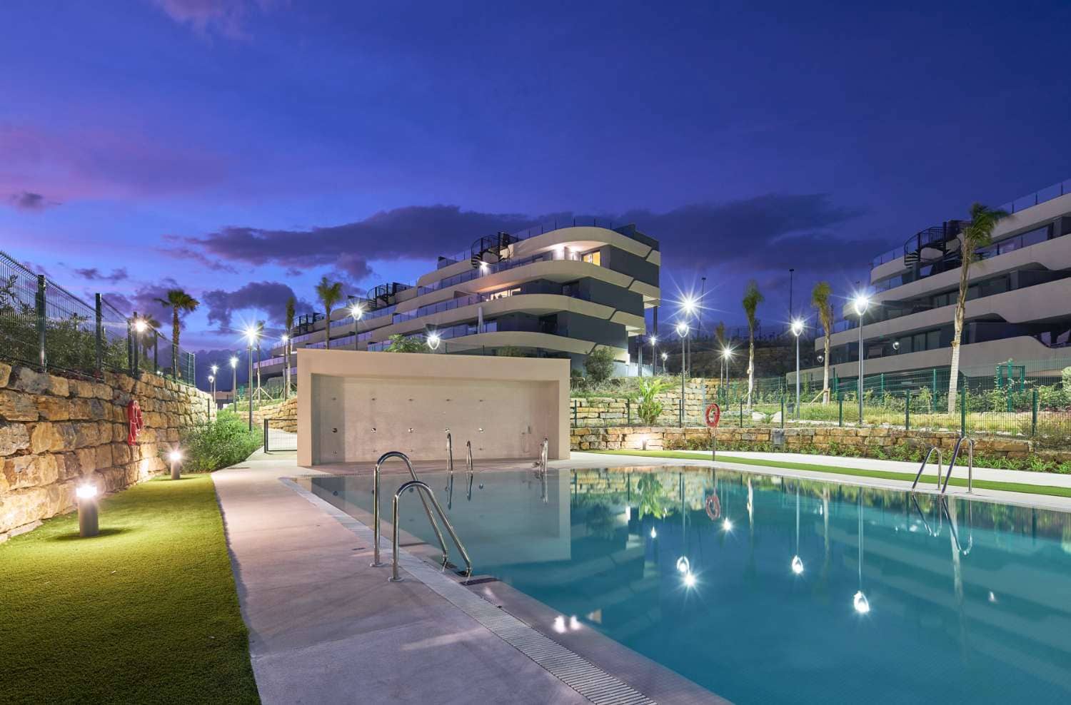 2 Zimmer Penthouse zu verkaufen in Estepona - 521.000 € (Ref: 8883959)