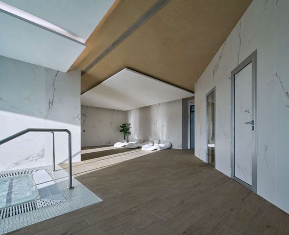 2 Zimmer Penthouse zu verkaufen in Estepona - 521.000 € (Ref: 8883959)