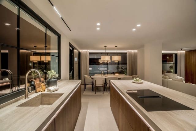 5 sypialnia Willa na sprzedaż w Marbella z basenem - 2 795 000 € (Ref: 8885808)