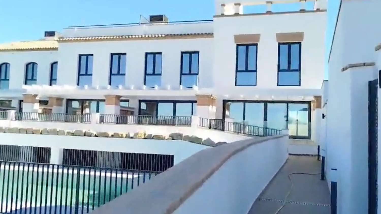 2 chambre Bungalow à vendre à Torrox avec piscine - 347 000 € (Ref: 8896474)