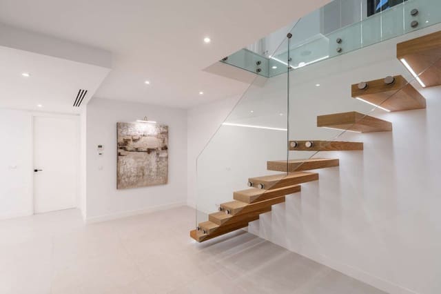 4 bedroom Villa for sale in Marbella with pool garage - € 3,669,000 (Ref: 8912667)