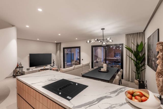 4 bedroom Penthouse for sale in Marbella with pool garage - € 1,250,000 (Ref: 8912669)