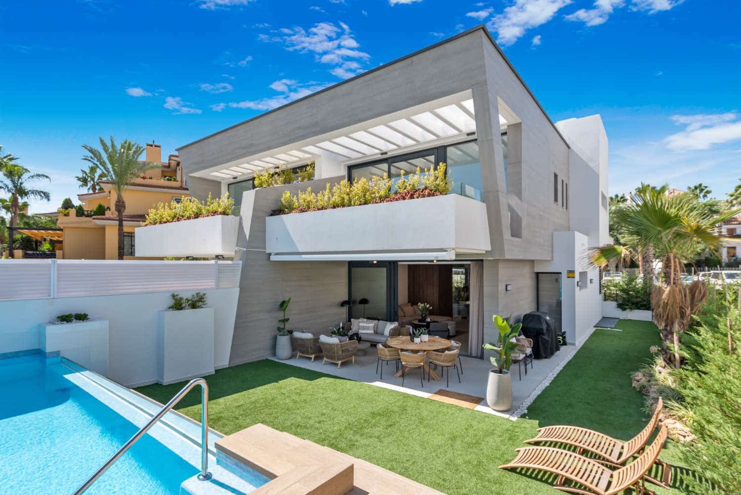 5 soveværelse Bungalow til salg i Marbella med swimmingpool - € 2.395.000 (Ref: 8912670)