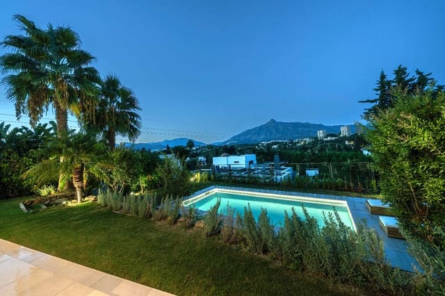 Chalet de 5 habitaciones en Marbella en venta con piscina - 3.150.000 € (Ref: 8914731)