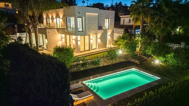 Chalet de 5 habitaciones en Marbella en venta con piscina - 3.150.000 € (Ref: 8914731)