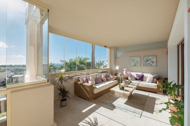 Apartamento de 2 habitaciones en Benahavís en venta con piscina - 579.000 € (Ref: 9007381)