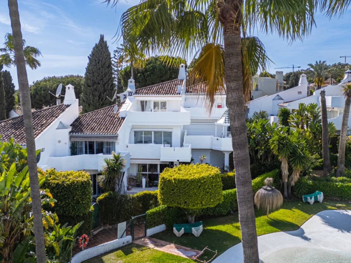 3 Zimmer Bungalow zu verkaufen in Marbella mit Pool - 865.000 € (Ref: 9007385)