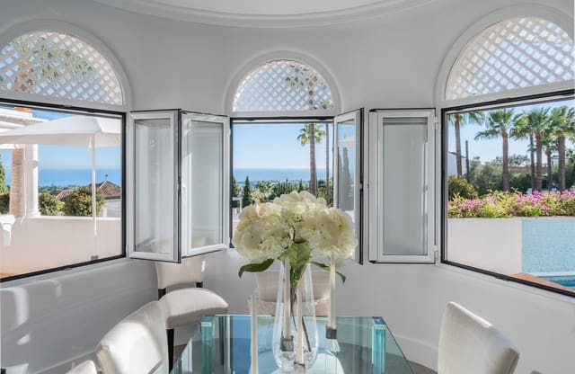 2 bedroom Apartment for sale in Marbella with pool - € 995,000 (Ref: 9012239)