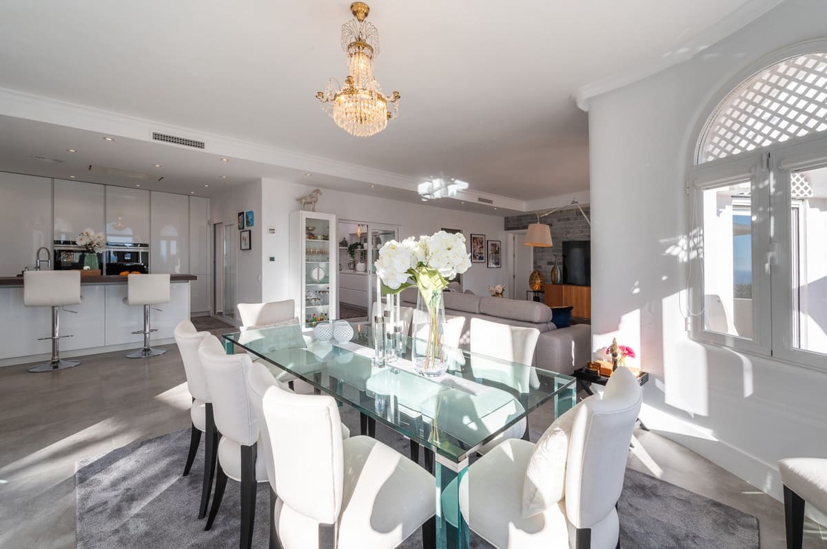 Apartamento de 2 habitaciones en Marbella en venta con piscina - 995.000 € (Ref: 9012239)