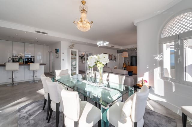 2 bedroom Apartment for sale in Marbella with pool - € 995,000 (Ref: 9012239)