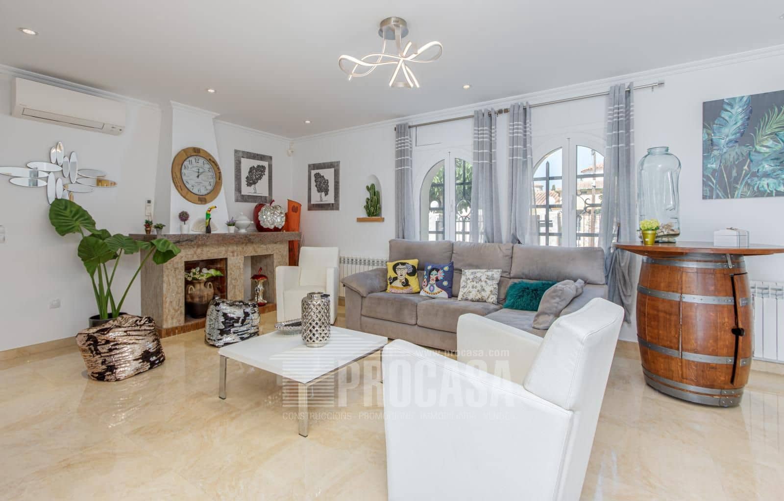 6 chambre Villa/Maison à vendre à Empuriabrava avec piscine garage - 1 990 000 € (Ref: 6325636)