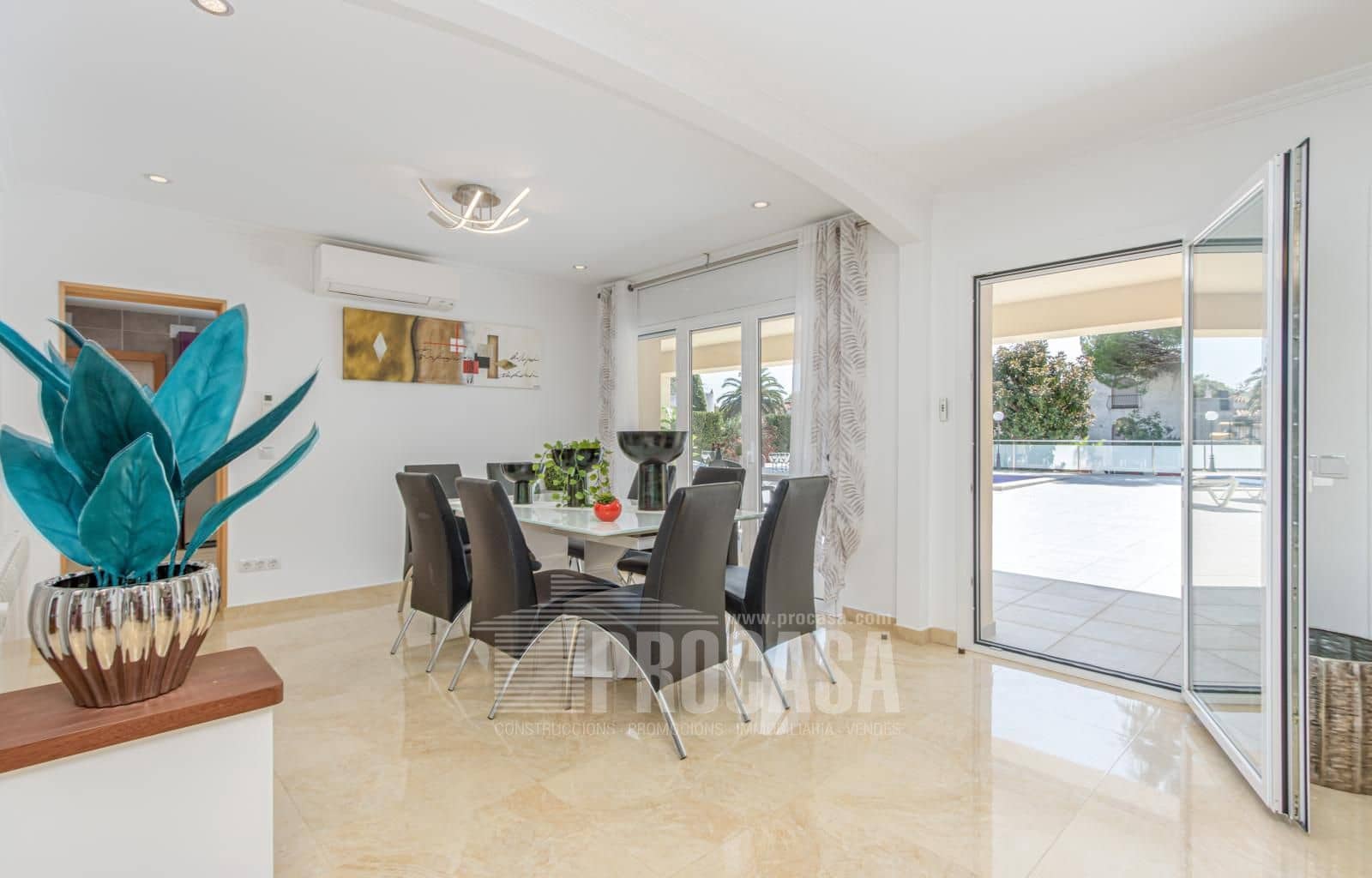 6 chambre Villa/Maison à vendre à Empuriabrava avec piscine garage - 1 990 000 € (Ref: 6325636)