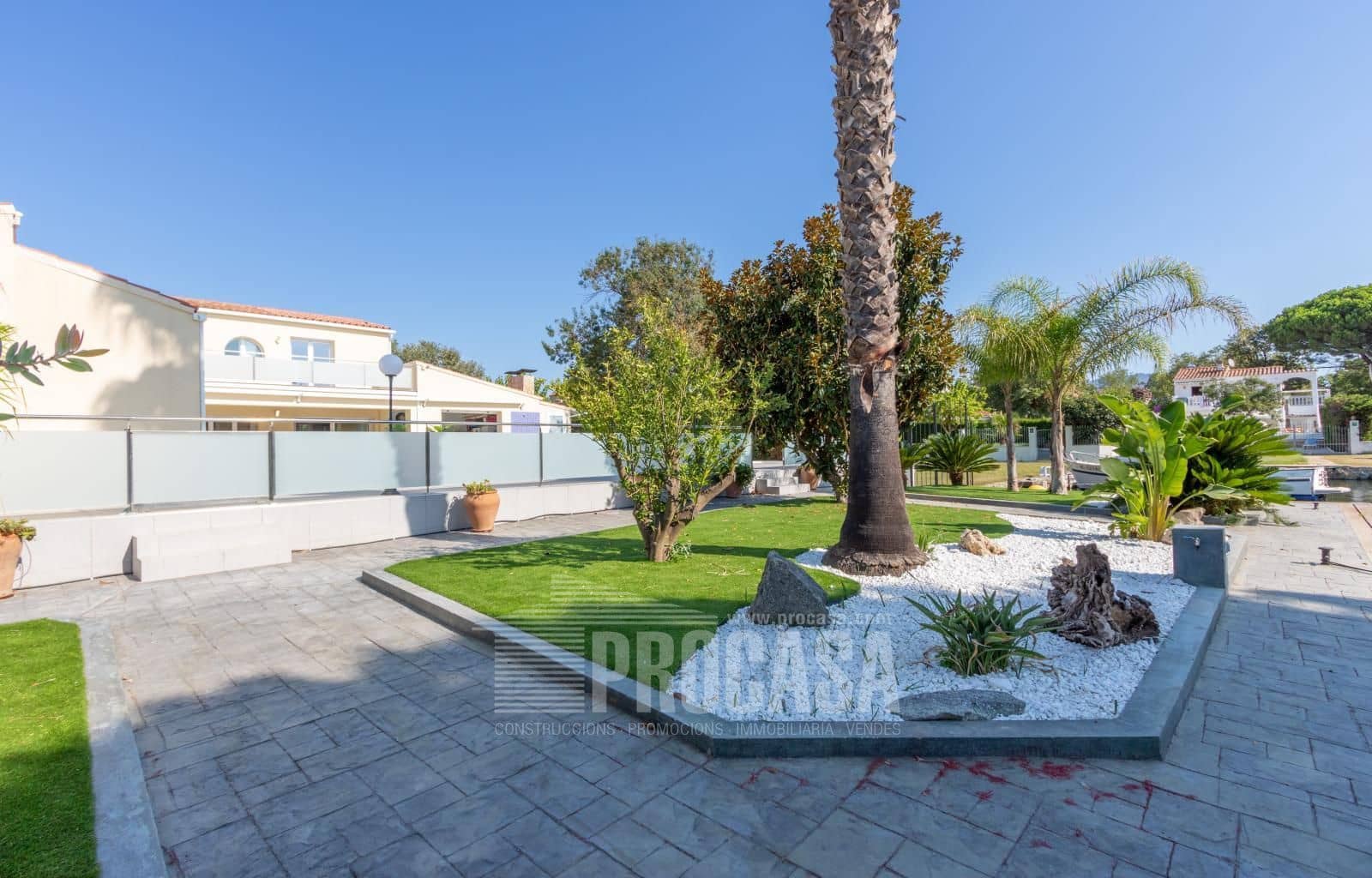 6 chambre Villa/Maison à vendre à Empuriabrava avec piscine garage - 1 990 000 € (Ref: 6325636)