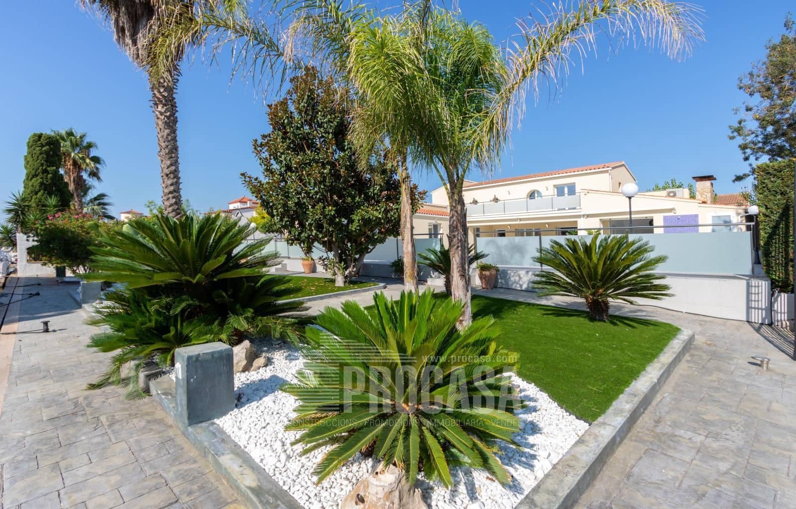 6 chambre Villa/Maison à vendre à Empuriabrava avec piscine garage - 1 990 000 € (Ref: 6325636)