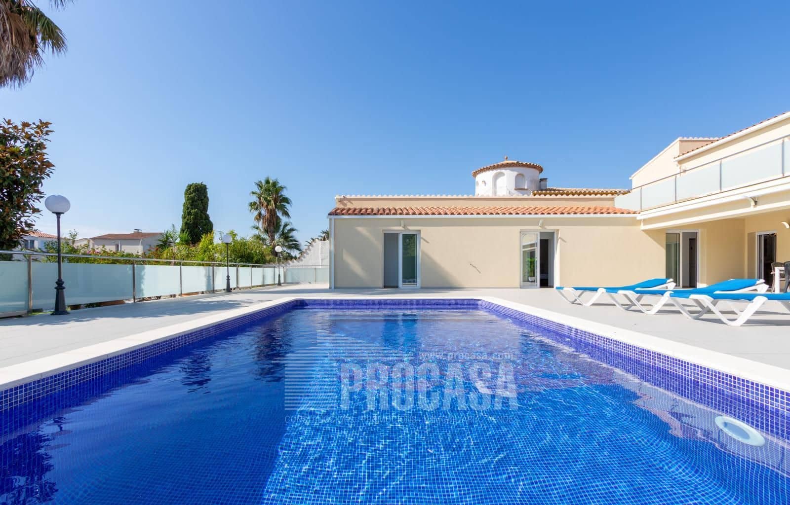 6 chambre Villa/Maison à vendre à Empuriabrava avec piscine garage - 1 990 000 € (Ref: 6325636)