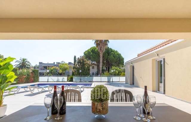 6 chambre Villa/Maison à vendre à Empuriabrava, Castelló d'Empúries avec piscine garage - 1 990 000 € (Ref: 6325636)