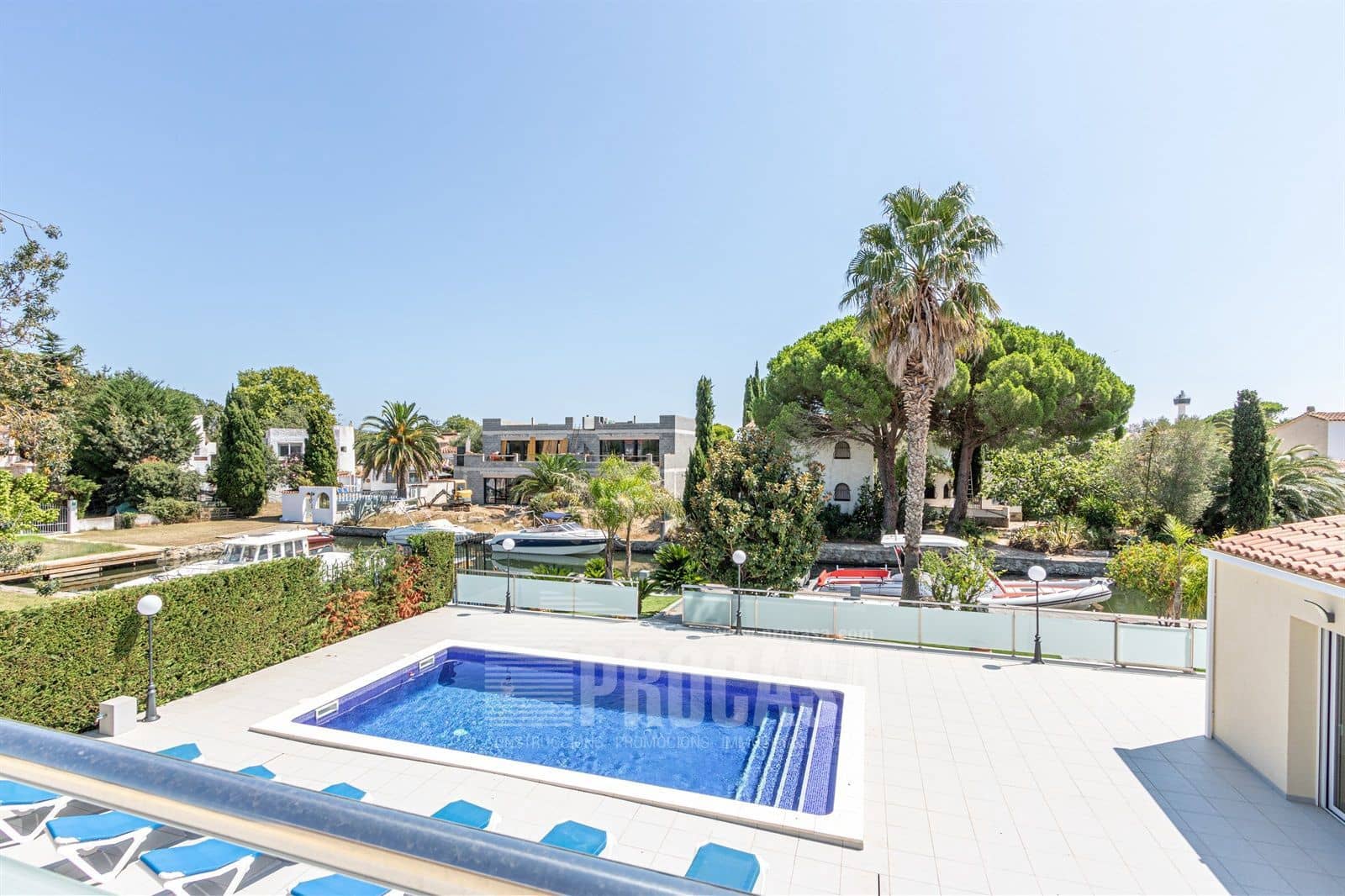 6 chambre Villa/Maison à vendre à Empuriabrava avec piscine garage - 1 990 000 € (Ref: 6325636)