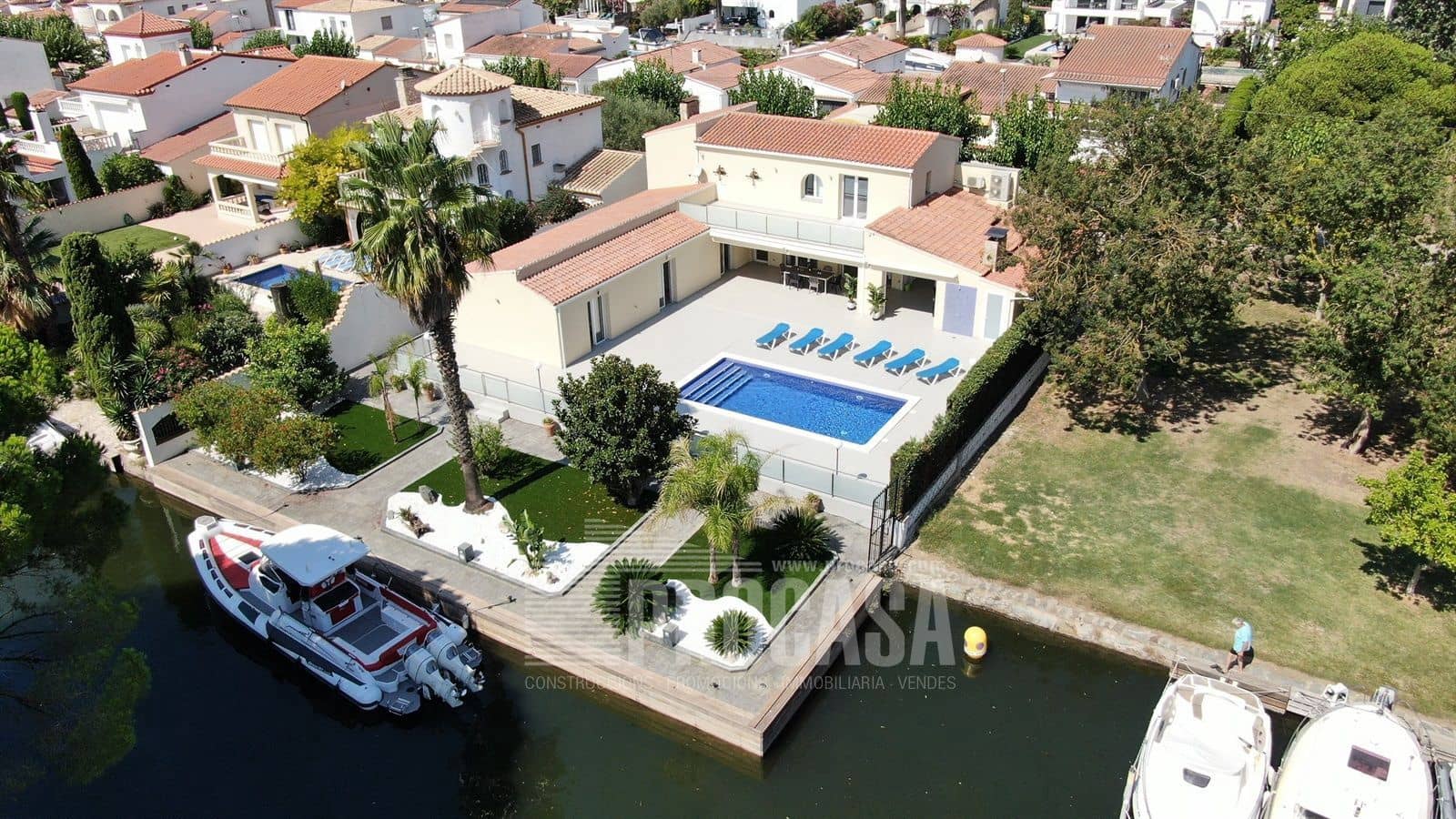 6 chambre Villa/Maison à vendre à Empuriabrava avec piscine garage - 1 990 000 € (Ref: 6325636)
