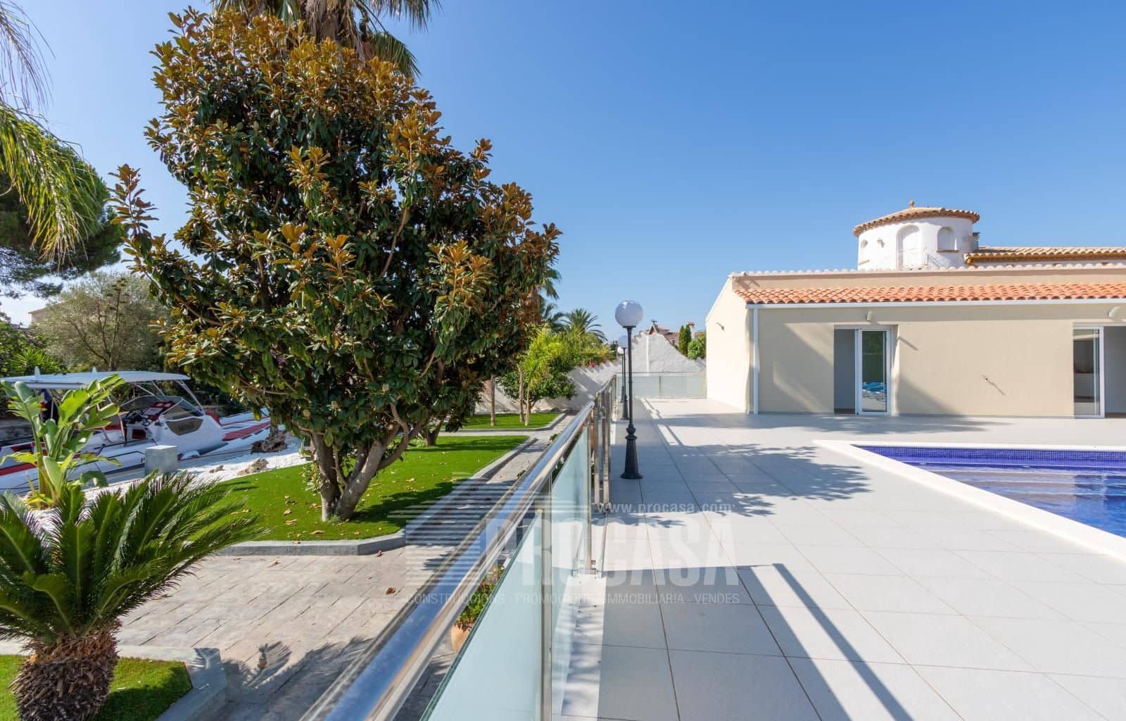 6 chambre Villa/Maison à vendre à Empuriabrava avec piscine garage - 1 990 000 € (Ref: 6325636)