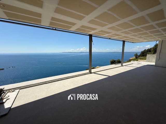 4 slaapkamer Villa te koop in Roses met zwembad - € 1.750.000 (Ref: 6961814)