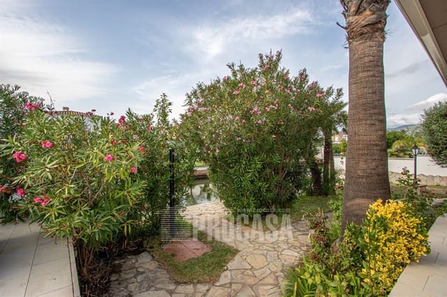 8 slaapkamer Villa te koop in Empuriabrava, Castelló d'Empúries met zwembad - € 1.380.000 (Ref: 7080627)