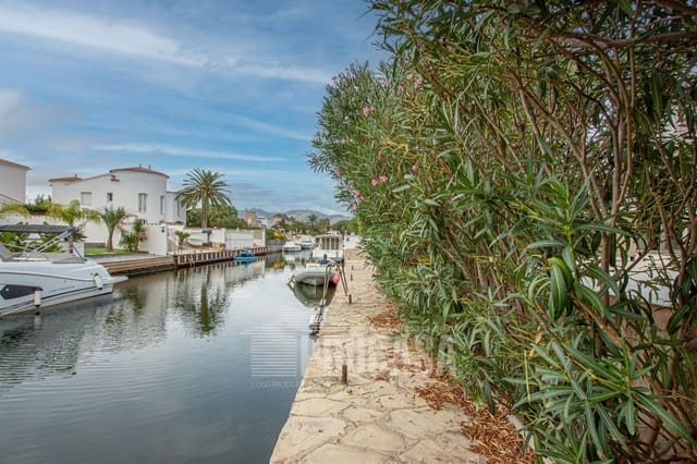 8 slaapkamer Villa te koop in Empuriabrava, Castelló d'Empúries met zwembad - € 1.380.000 (Ref: 7080627)