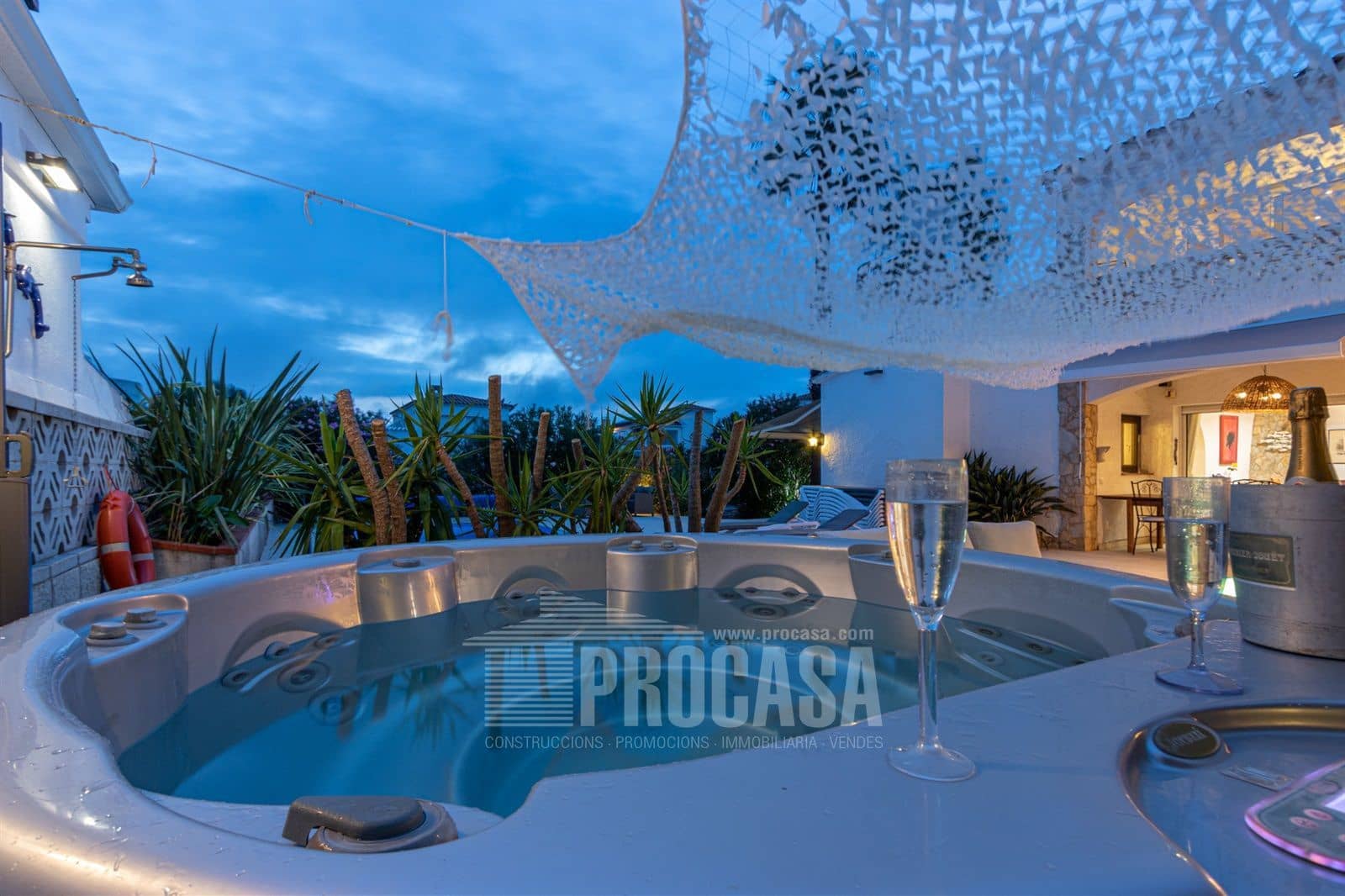 8 makuuhuone Huvila myytävänä paikassa Empuriabrava mukana uima-altaan - 1 380 000 € (Ref: 7080627)