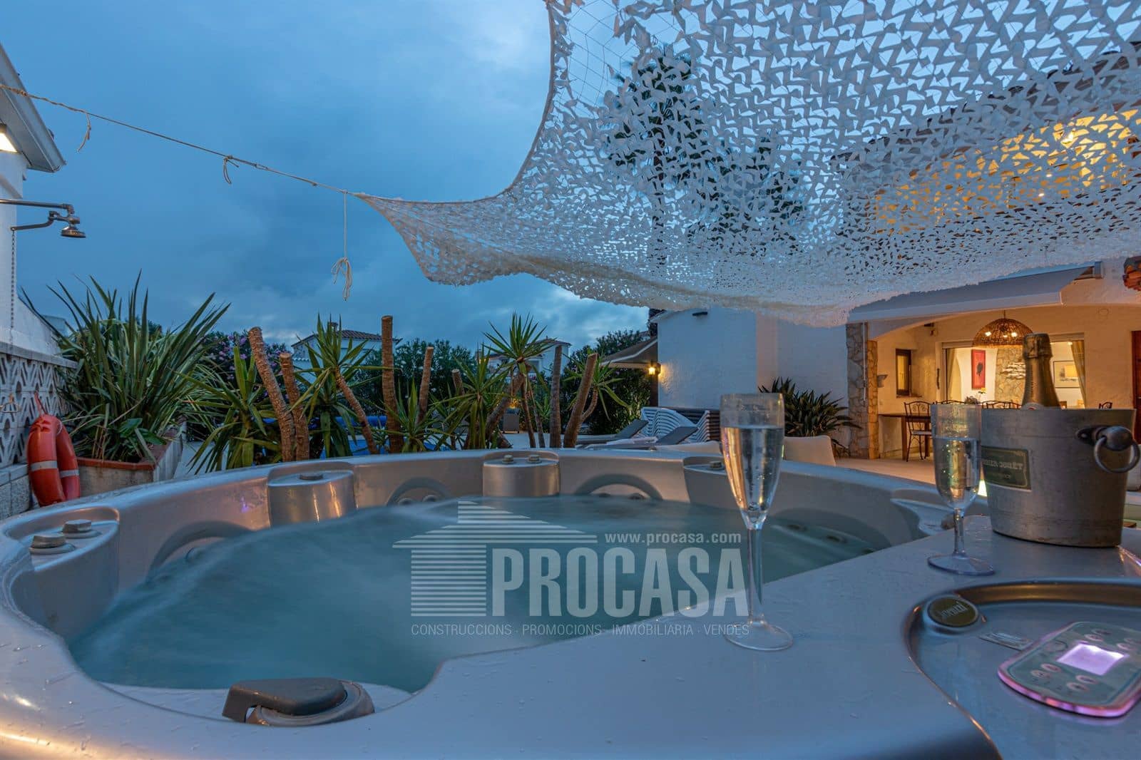 8 makuuhuone Huvila myytävänä paikassa Empuriabrava mukana uima-altaan - 1 380 000 € (Ref: 7080627)