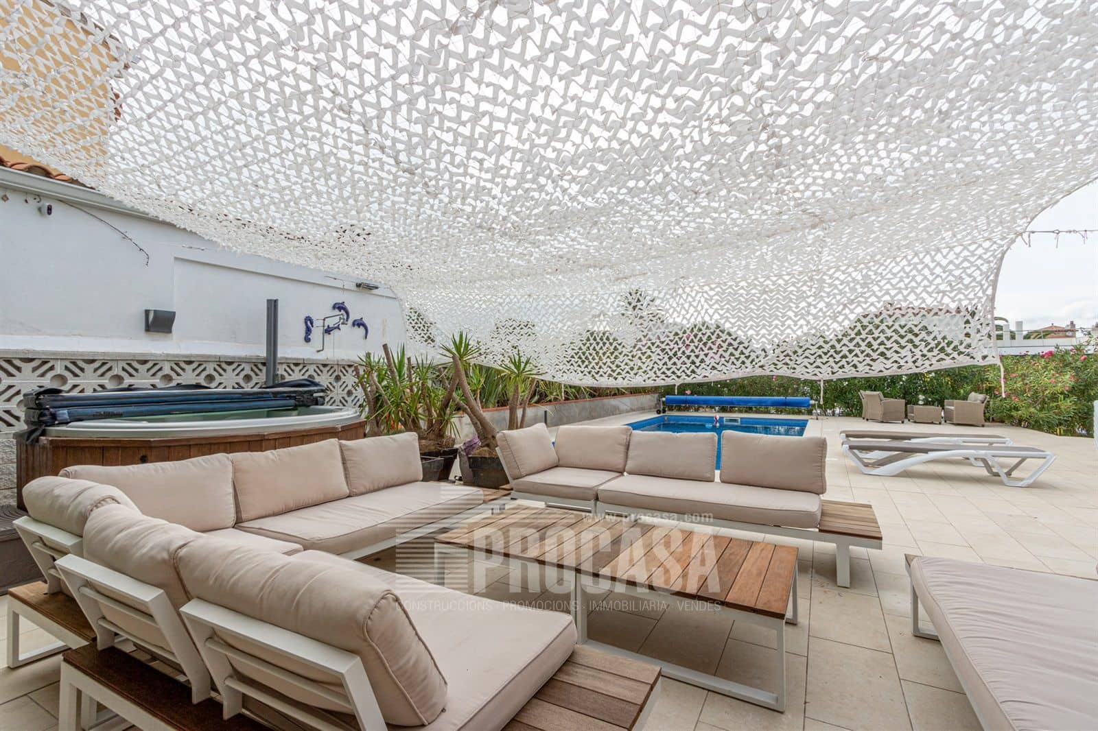 8 makuuhuone Huvila myytävänä paikassa Empuriabrava mukana uima-altaan - 1 380 000 € (Ref: 7080627)