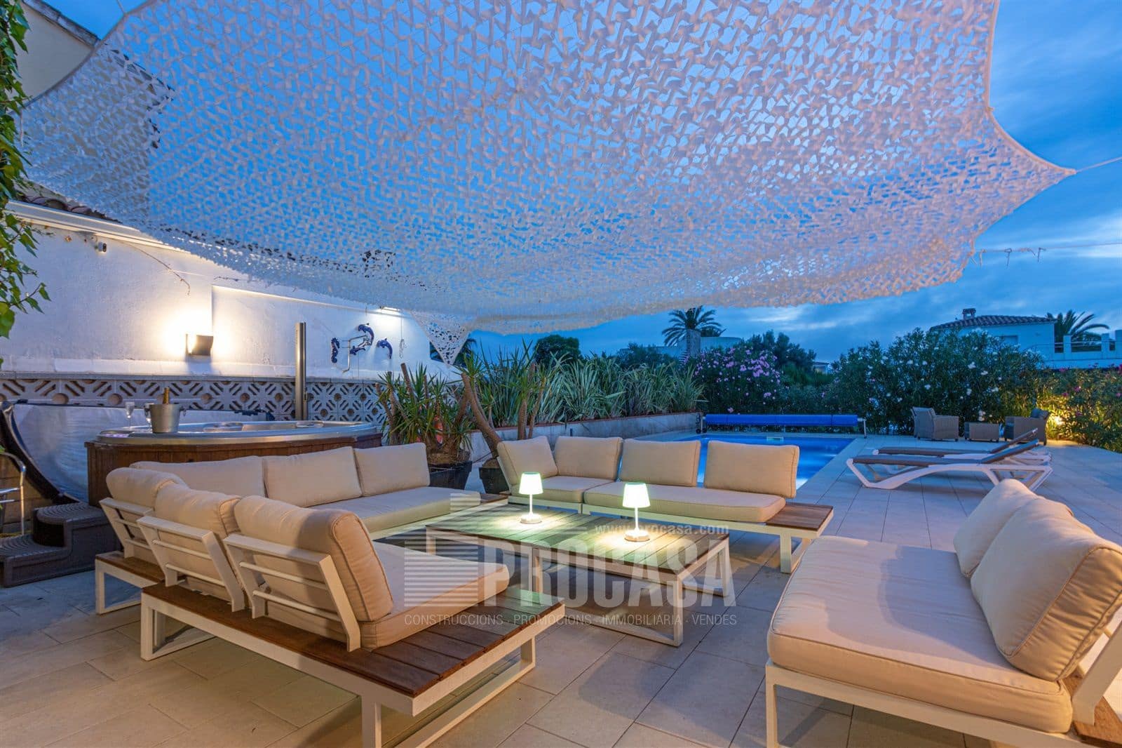 8 makuuhuone Huvila myytävänä paikassa Empuriabrava mukana uima-altaan - 1 380 000 € (Ref: 7080627)