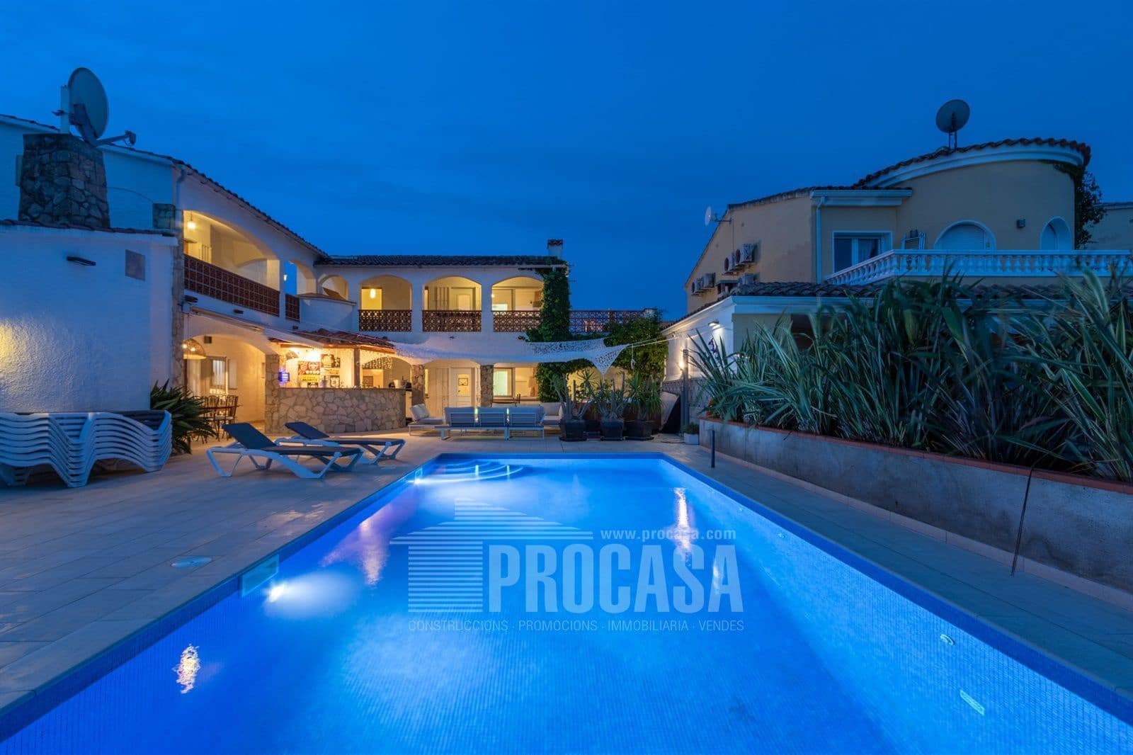 8 makuuhuone Huvila myytävänä paikassa Empuriabrava mukana uima-altaan - 1 380 000 € (Ref: 7080627)