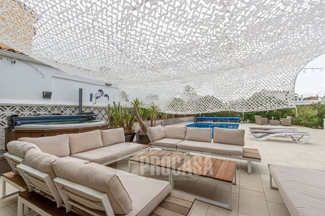 8 slaapkamer Villa te koop in Empuriabrava, Castelló d'Empúries met zwembad - € 1.380.000 (Ref: 7080627)